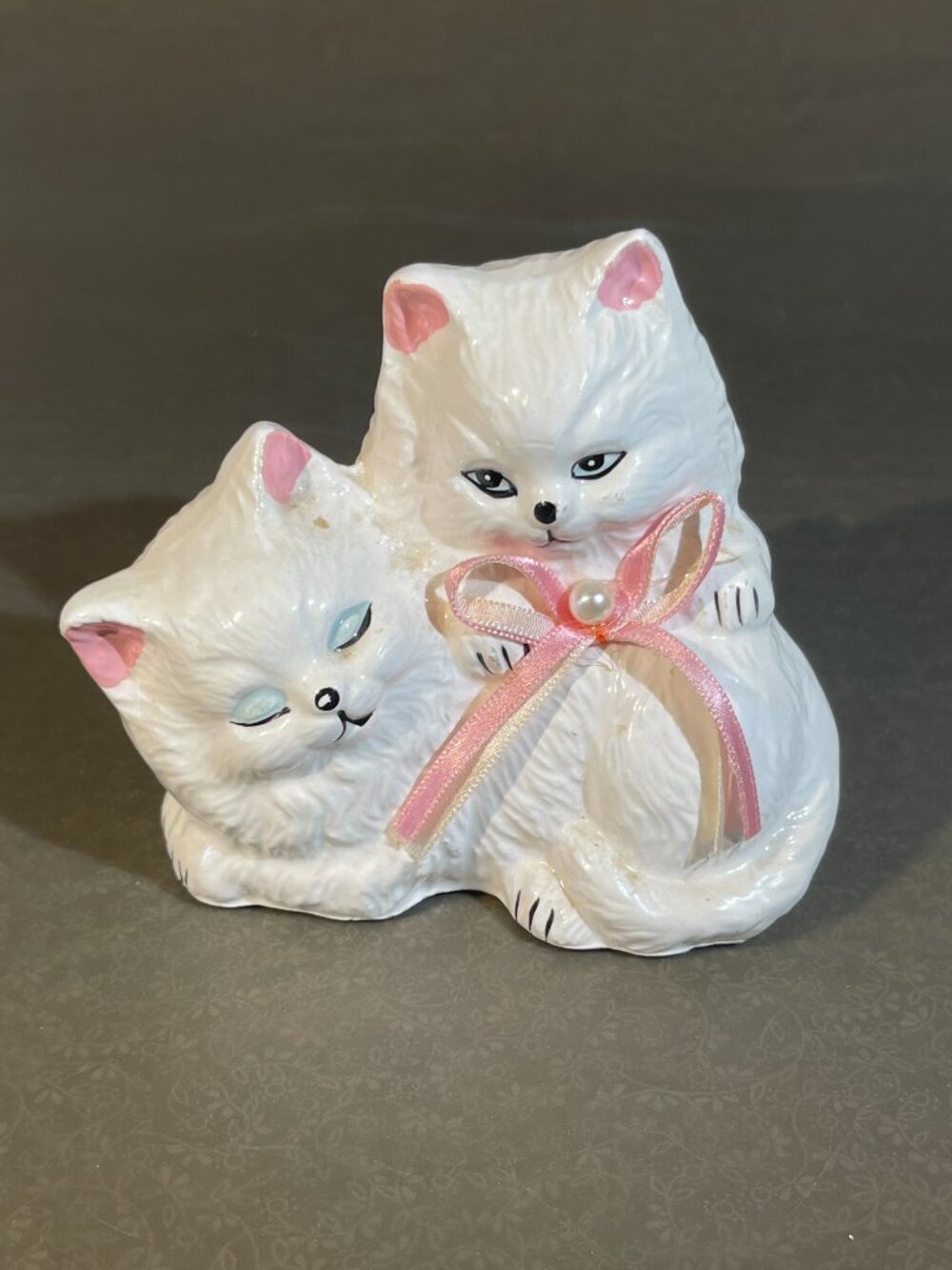 Trippies Inc. Vintage 1990 Ceramic White Cats with Pink Bow Figurine (114)